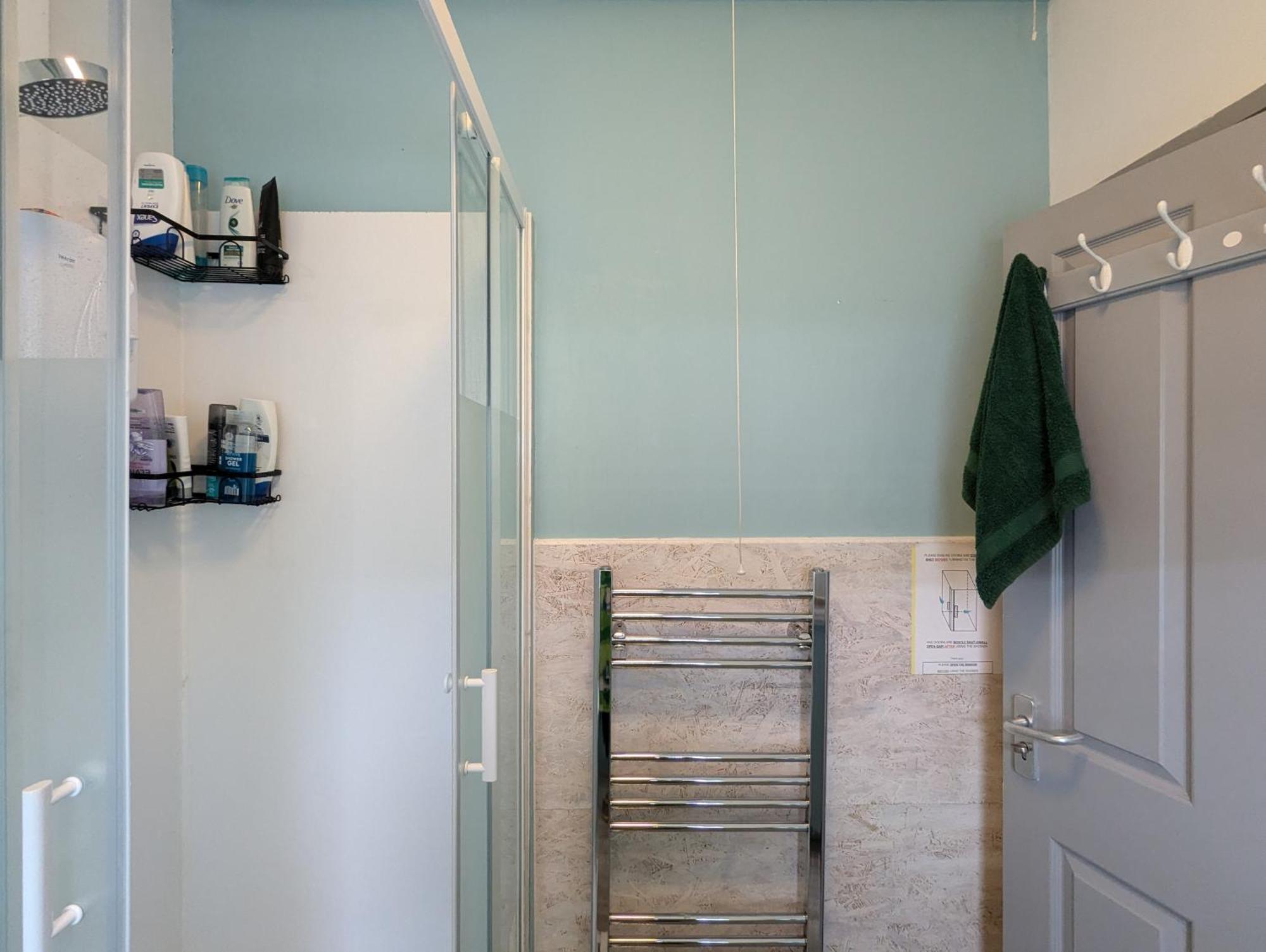 R3 - Cozy Small Double - City & Beach Access, Wifi, Free Parking - Self Catering Swansea Zewnętrze zdjęcie