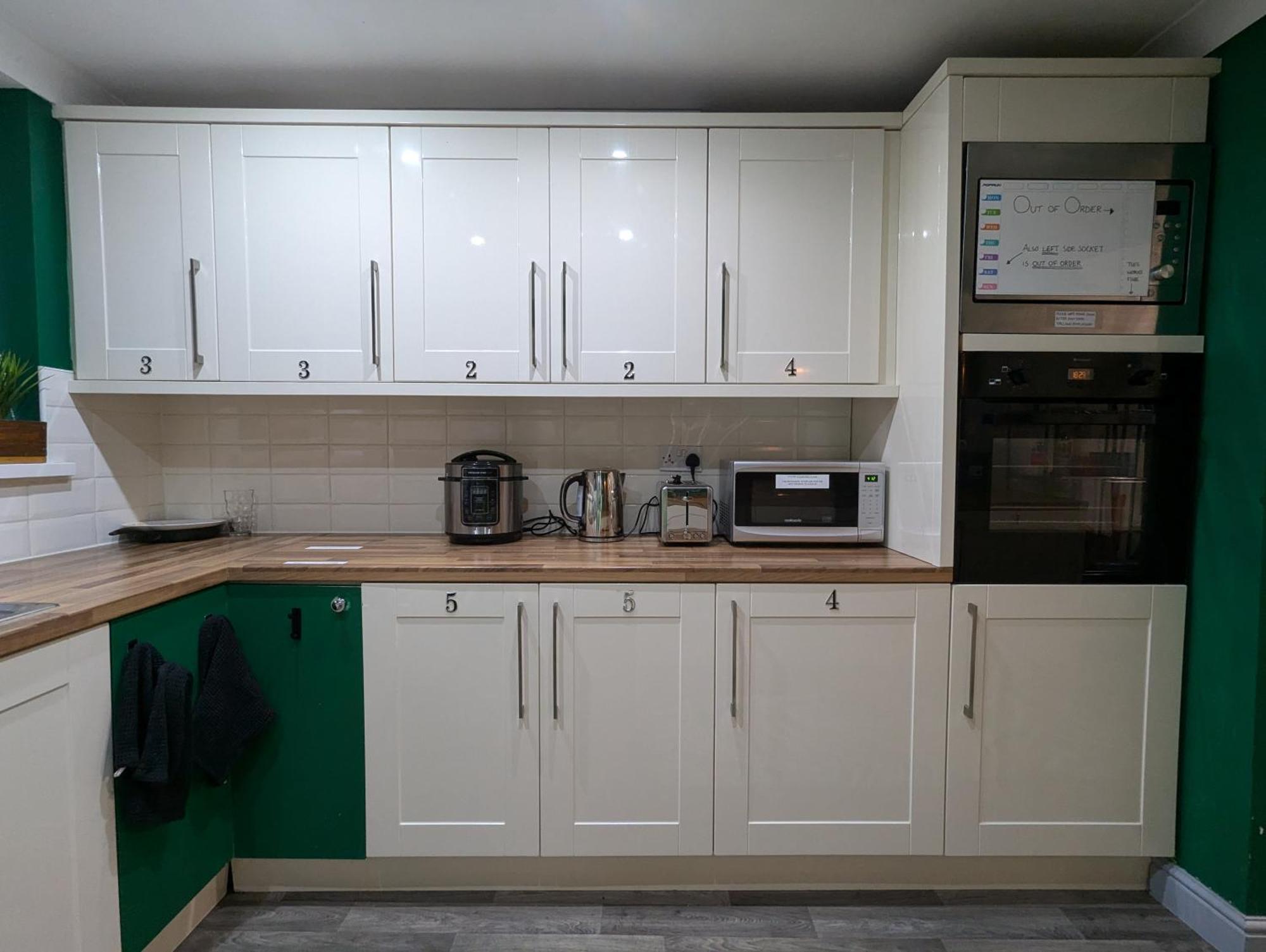 R3 - Cozy Small Double - City & Beach Access, Wifi, Free Parking - Self Catering Swansea Zewnętrze zdjęcie