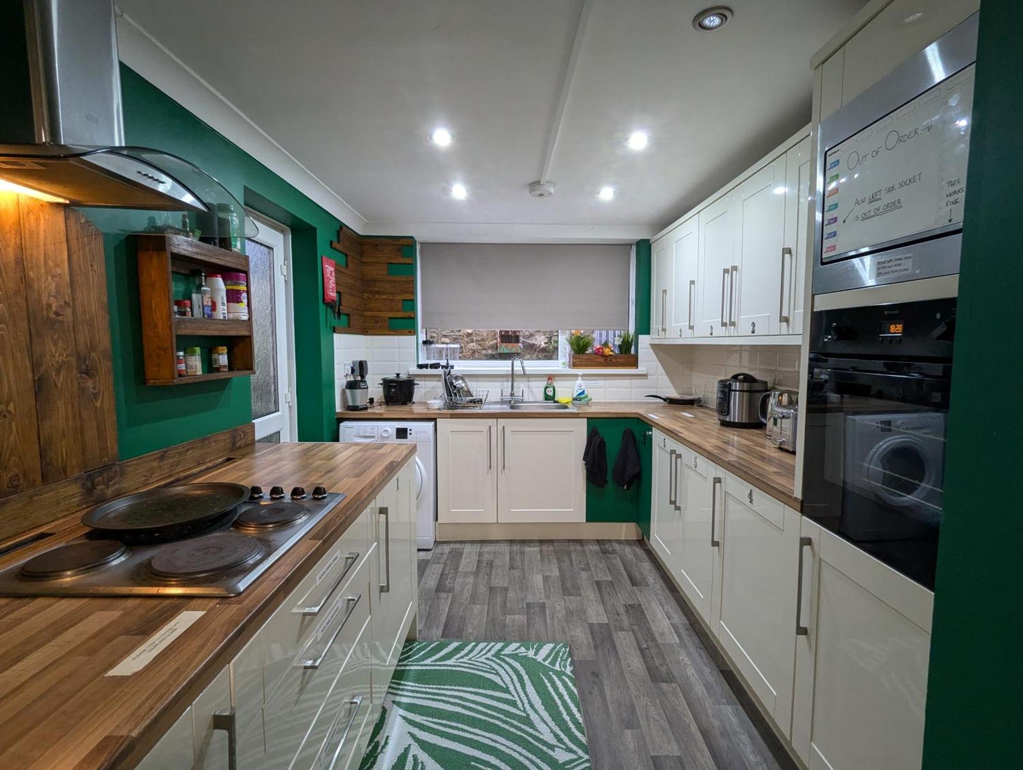 R3 - Cozy Small Double - City & Beach Access, Wifi, Free Parking - Self Catering Swansea Zewnętrze zdjęcie