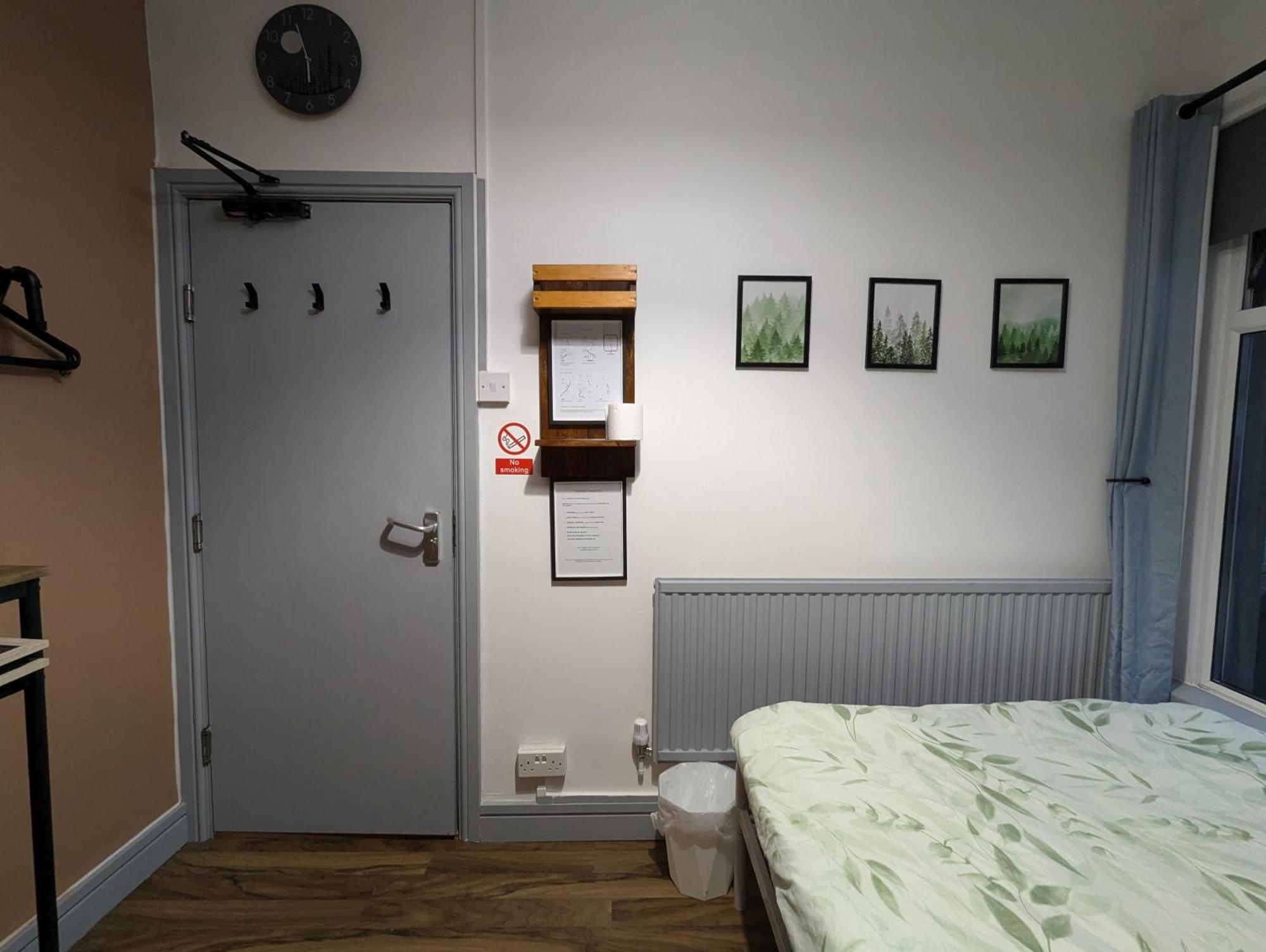 R3 - Cozy Small Double - City & Beach Access, Wifi, Free Parking - Self Catering Swansea Zewnętrze zdjęcie