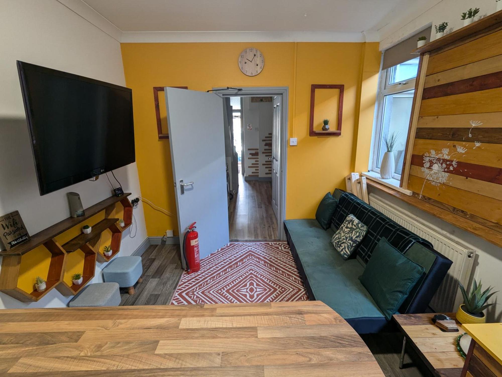 R3 - Cozy Small Double - City & Beach Access, Wifi, Free Parking - Self Catering Swansea Zewnętrze zdjęcie